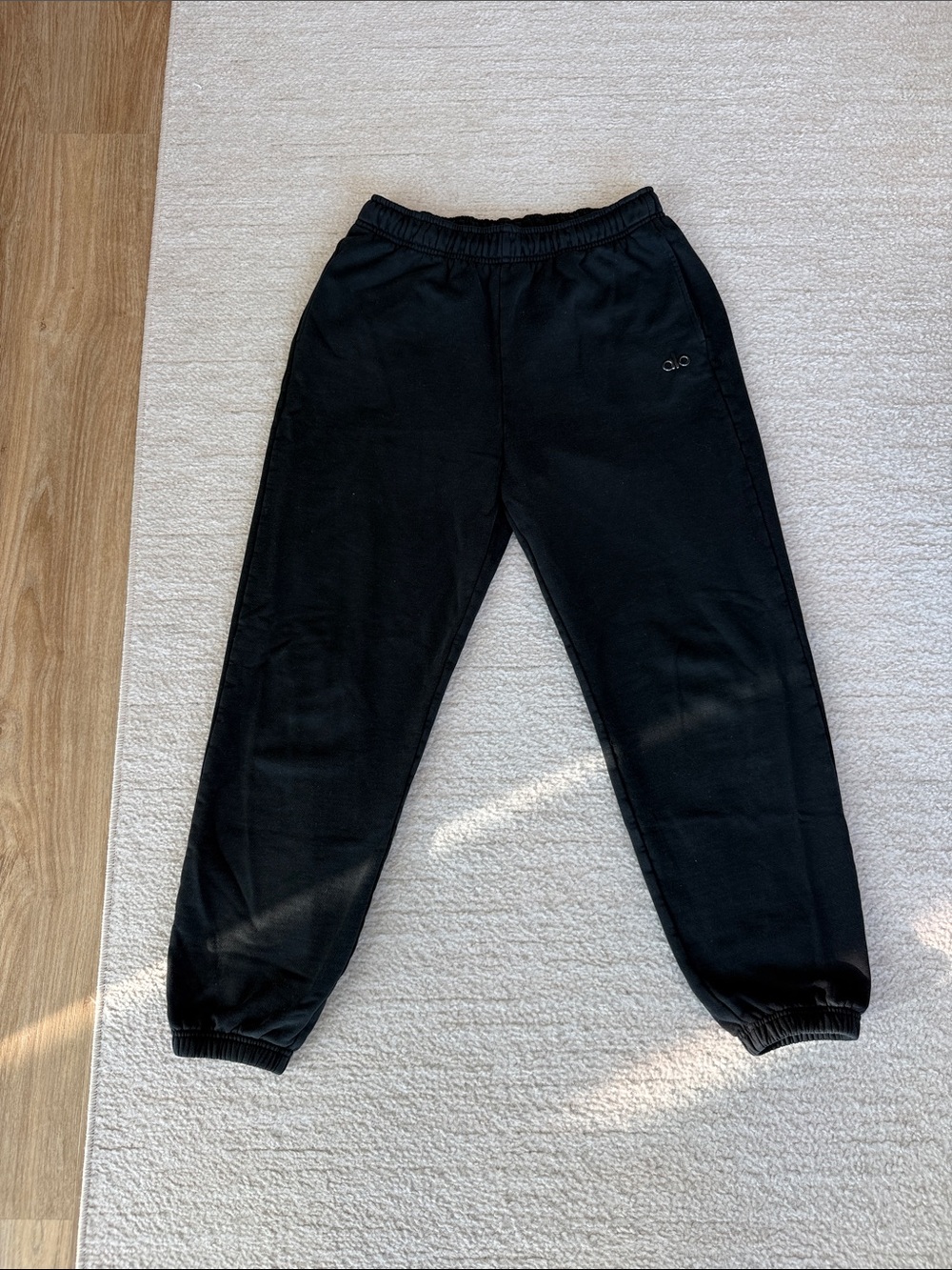 Black Alo Yoga Accolade Sweatpants/ Joggers size M - super warm and cozy